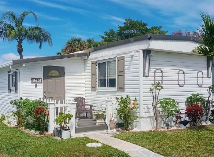 Blue Heron Cottages & Mobile Home Park 3