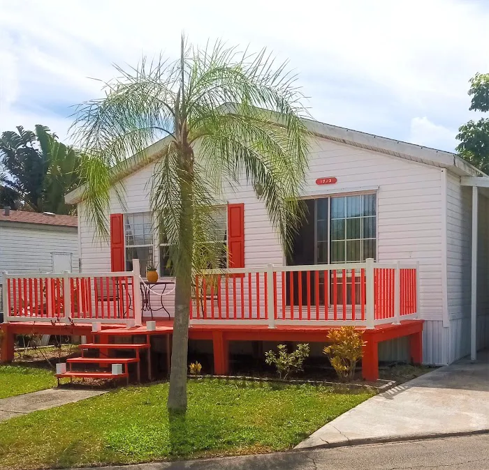 Blue Heron Cottages & Mobile Home Park 10