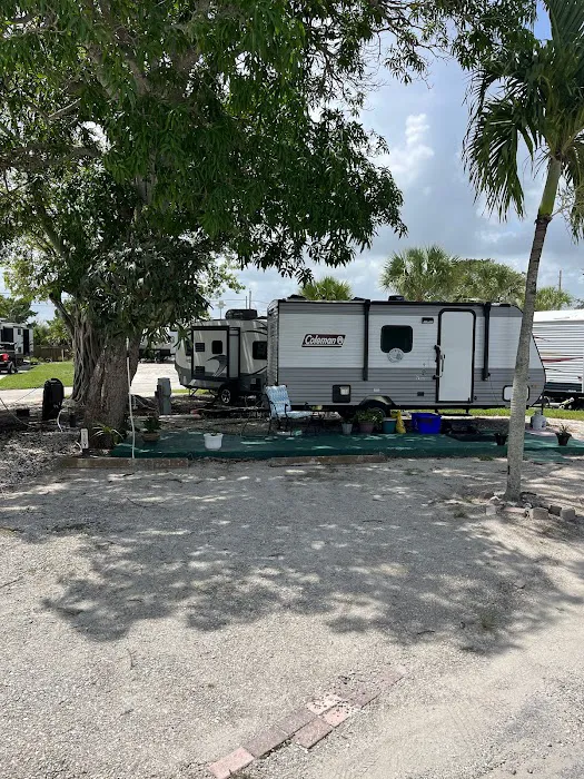 Floridays RV Park 3