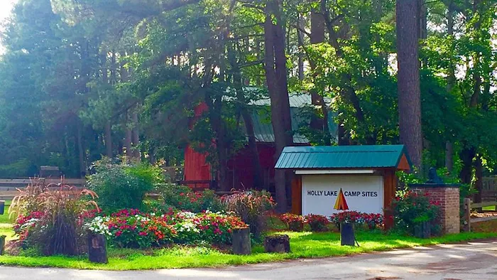 Holly Lake Campsites - Holly Lake Camp Store & Grill 3