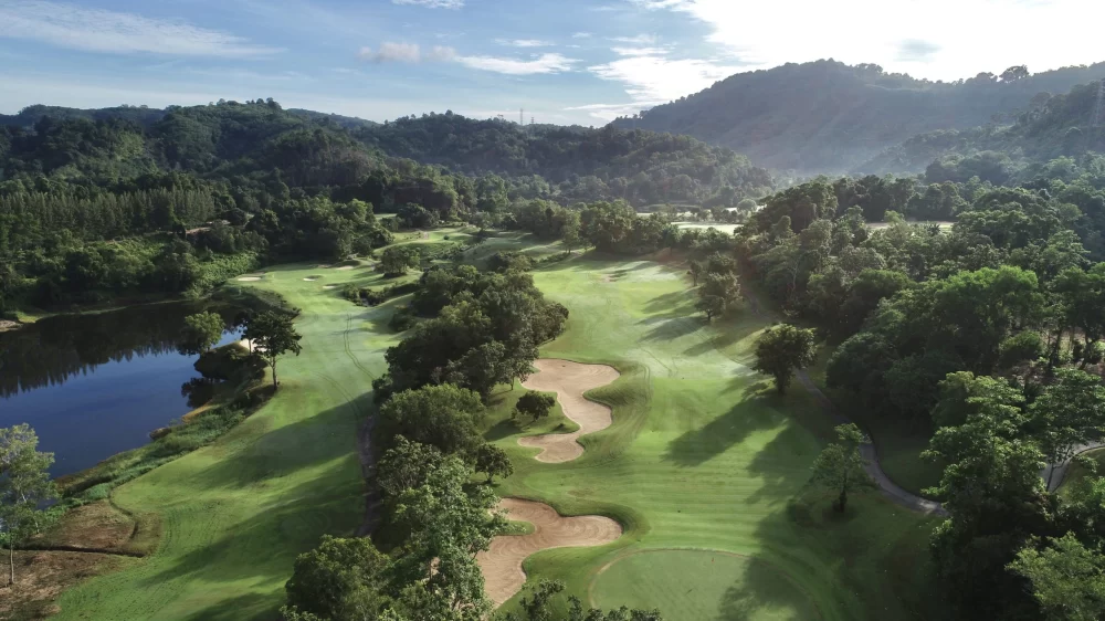 Top Destinations for Luxury Golf Vacations: Ultimate Golfing Experiences