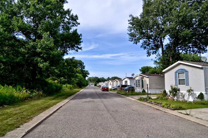 Mansard Du Lac Manufactured Home Community 9
