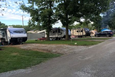 Lakeshore Camp Resort