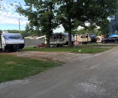 Lakeshore Camp Resort
