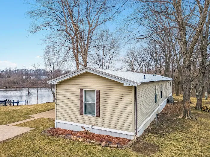 Deluxe Lake Estates Manufactured Home Community 1