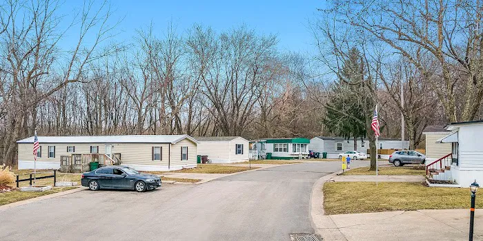 Deluxe Lake Estates Manufactured Home Community 3