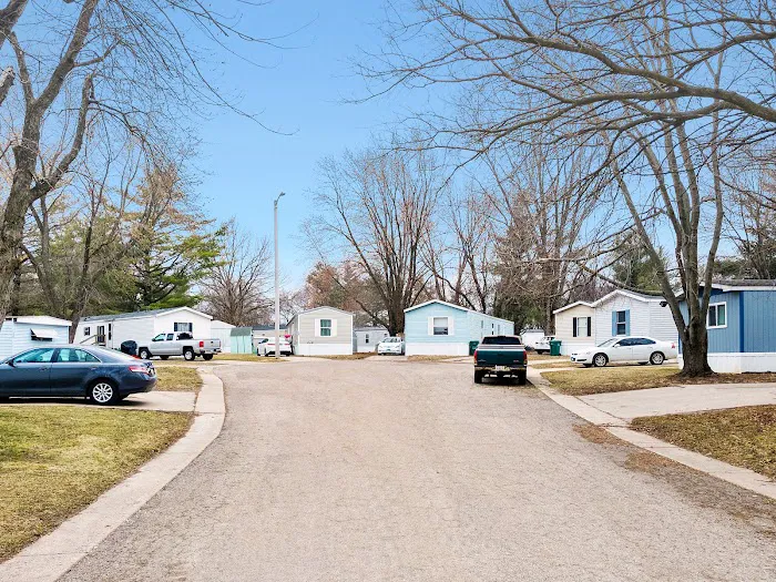 Deluxe Lake Estates Manufactured Home Community 9