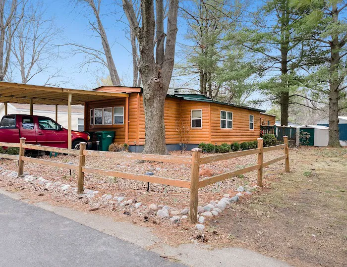 Deluxe Lake Estates Manufactured Home Community 10