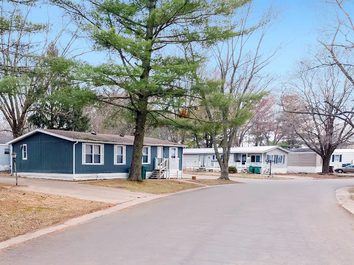 Deluxe Lake Estates Manufactured Home Community 4