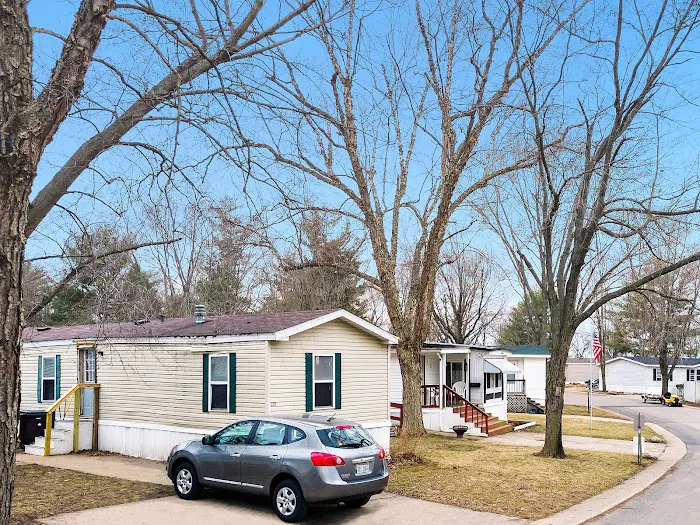 Deluxe Lake Estates Manufactured Home Community 6