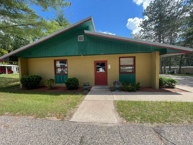 Pine Vista Mobile Home Community 1