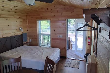 Galesburg East / Knoxville, IL KOA Holiday
