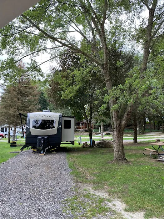 Shipshewana North Park Amish Log Cabin Lodging & Campground 4