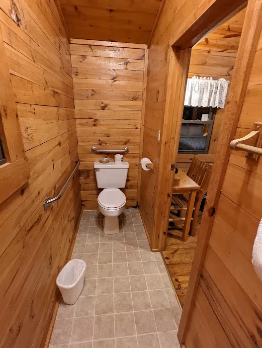 Shipshewana North Park Amish Log Cabin Lodging & Campground 1