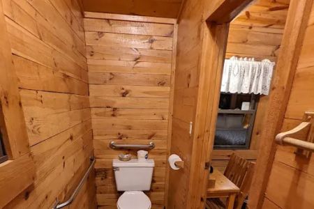 Shipshewana North Park Amish Log Cabin Lodging & Campground