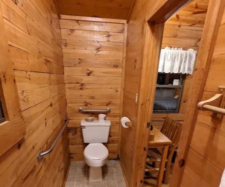 Shipshewana North Park Amish Log Cabin Lodging & Campground