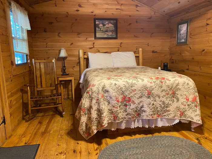 Shipshewana North Park Amish Log Cabin Lodging & Campground 8