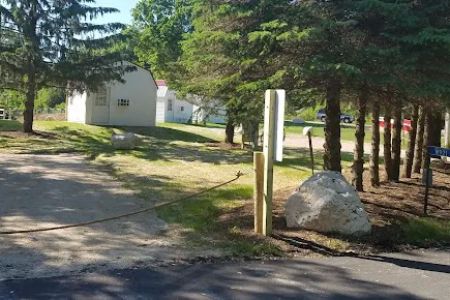 Tiki Beach Resort Rentals on Kettle Moraine Lake