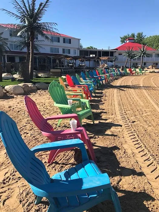Tiki Beach Resort Rentals on Kettle Moraine Lake 6