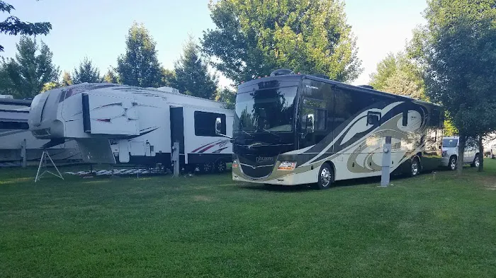 Jensen's RV Park & Motel 8