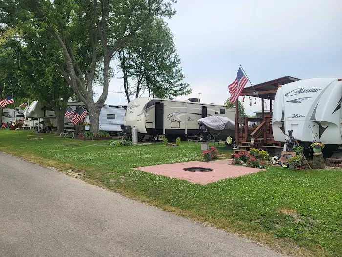 Shady Oaks Trailer Park & Campground 4