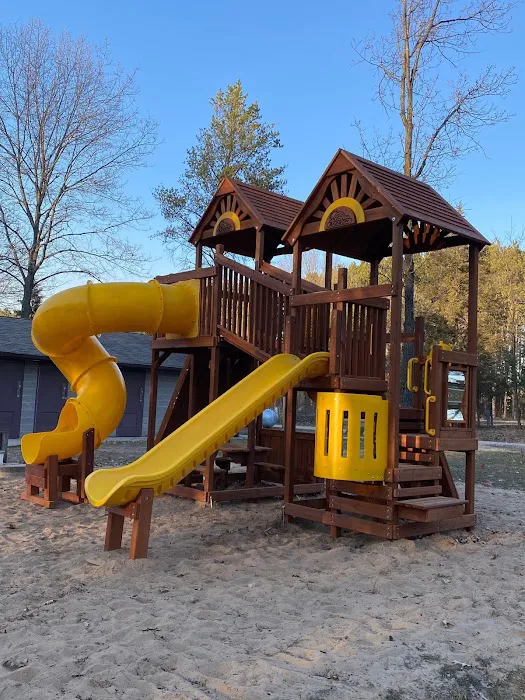 Buffalo Lake Camping Resort 3
