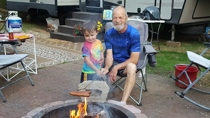 Buffalo Lake Camping Resort 4