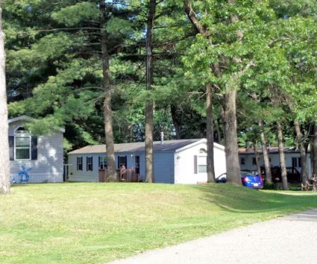 Red's Mobile Home Court