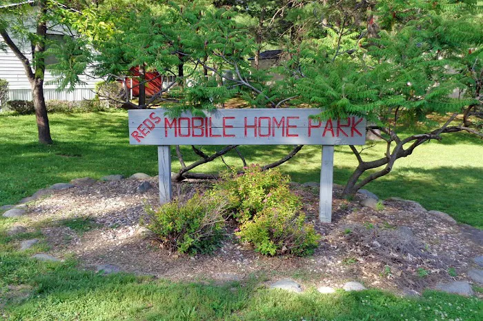 Red's Mobile Home Court 4