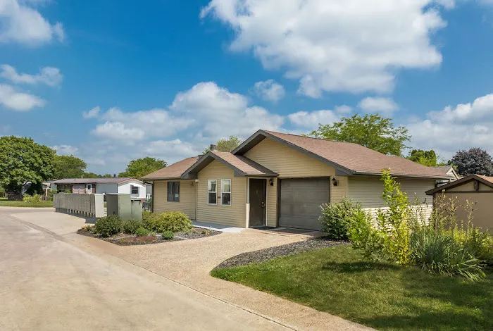 Modern Manor 6