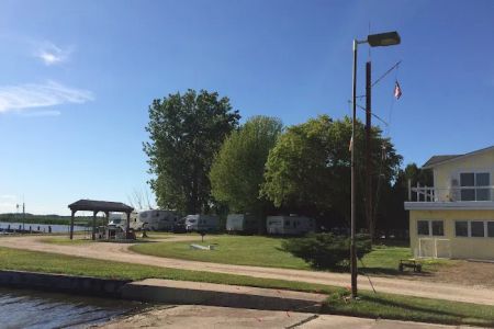 Scenic River Stop-N-Dock RV Park & Marina