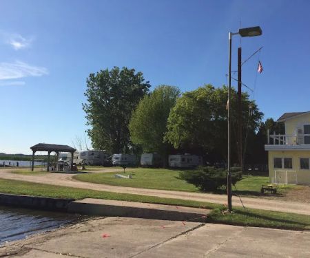 Scenic River Stop-N-Dock RV Park & Marina