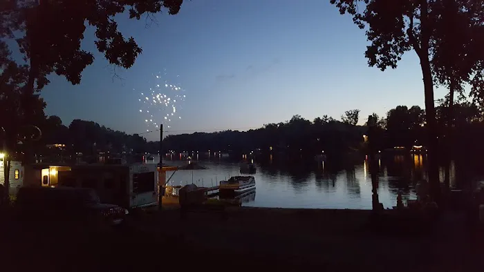 Selkirk lake Mobile-Park and Campground 6