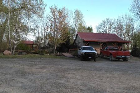 River Valley Lodge & Campground