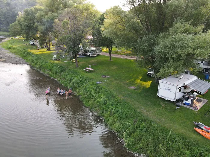 White's Riverside Bluffton Campground 9