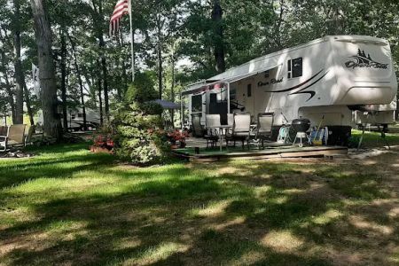 Twin Pine Campground & Canoe