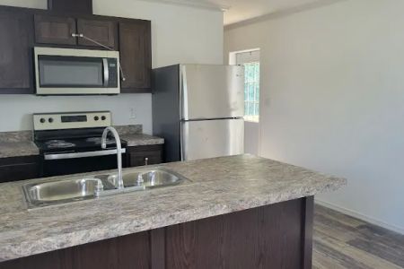 E&N Mobile Home Community