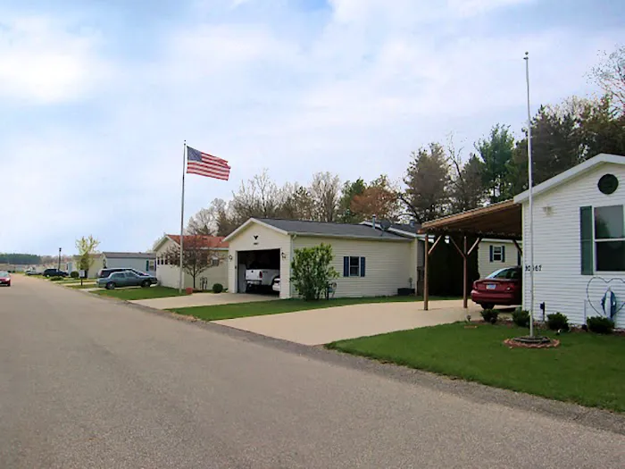 Algoma Estates Manufactured Home Community 10