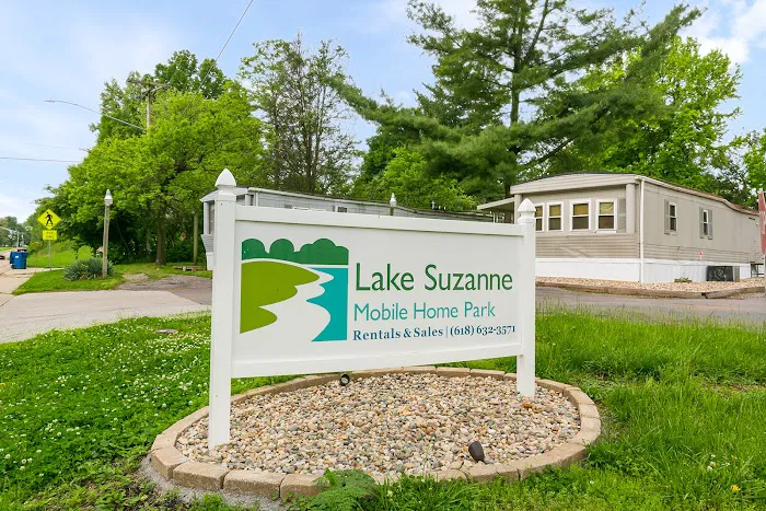 Lake Suzanne MH Park 6