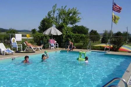 Hixton / Alma Center KOA Holiday