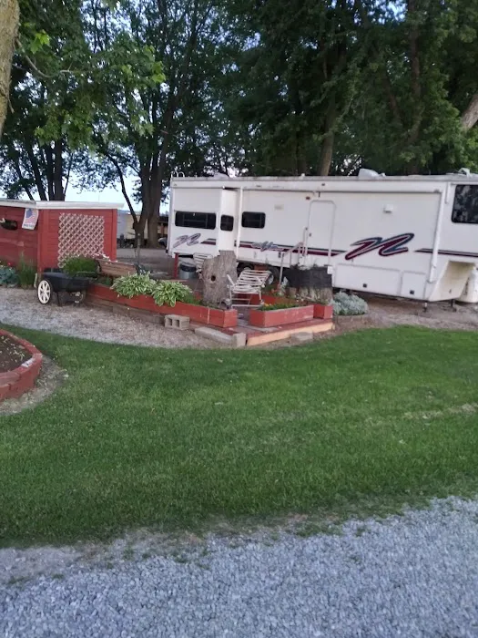 Smokey's Mini Lake Campground 8