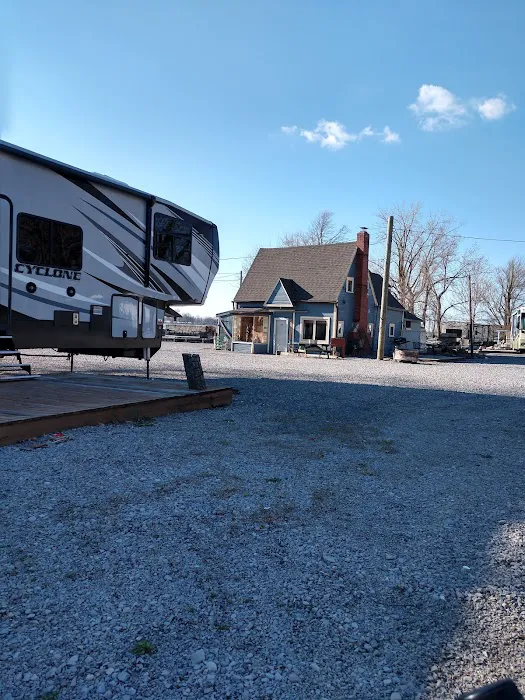 Sabo's Lake Front Camping and Resort 10