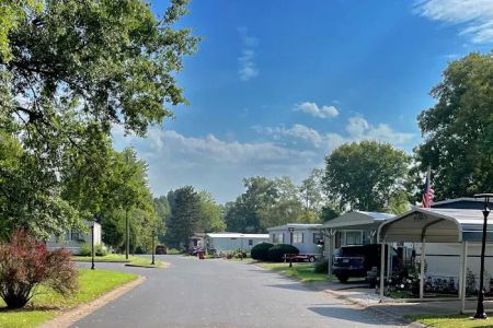 Silver Lakes Pointe Mobile Home Park