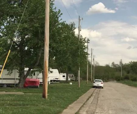 Manor Isle Mobile Home & Extended-Stay RV Park