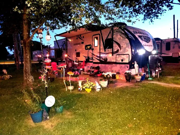 Manor Isle Mobile Home & Extended-Stay RV Park 2