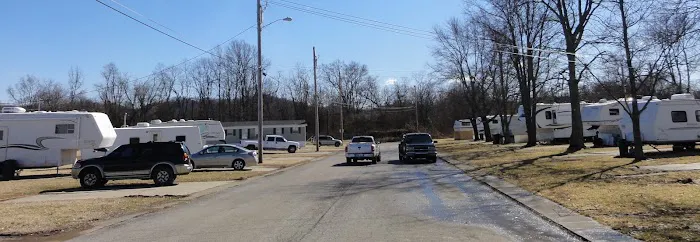 Manor Isle Mobile Home & Extended-Stay RV Park 3