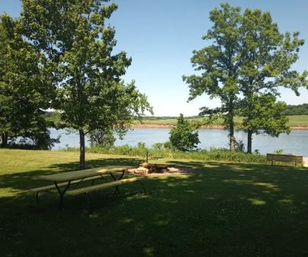 Crosby's On The Chippewa