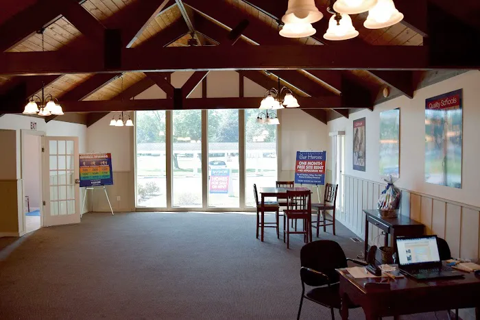 South Lyon Woods Manufactured Home Community 2