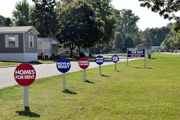 South Lyon Woods Manufactured Home Community 8