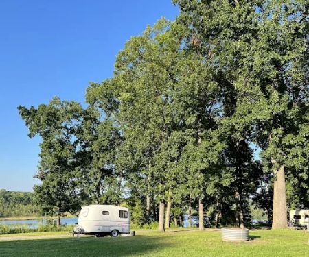 Proud Lake Rec Area - Modern Campground